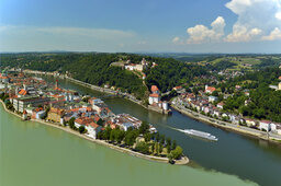 Luftaufnahme der Ortspitze der Dreiflüssestadt Passau in Bayern